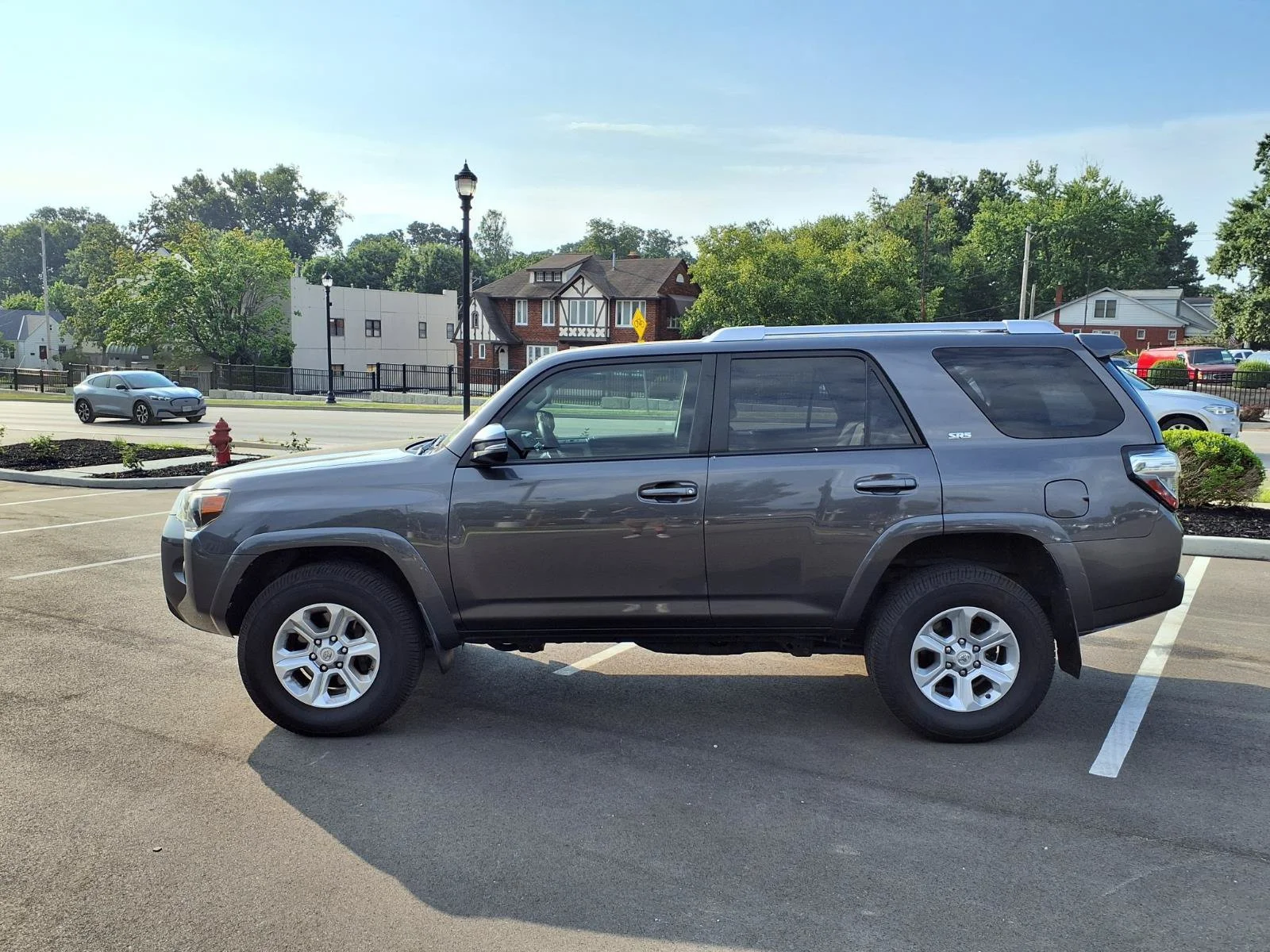 Used 2018 Magnetic Gray Metallic Toyota SR5 Premium image 29