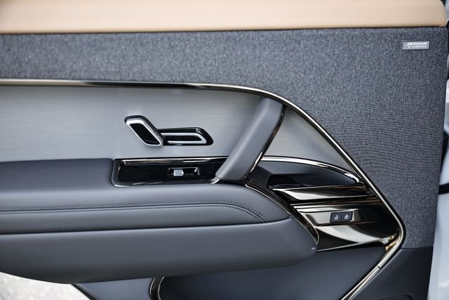 New 2026 Fuji White Land Rover Dynamic SE image 29