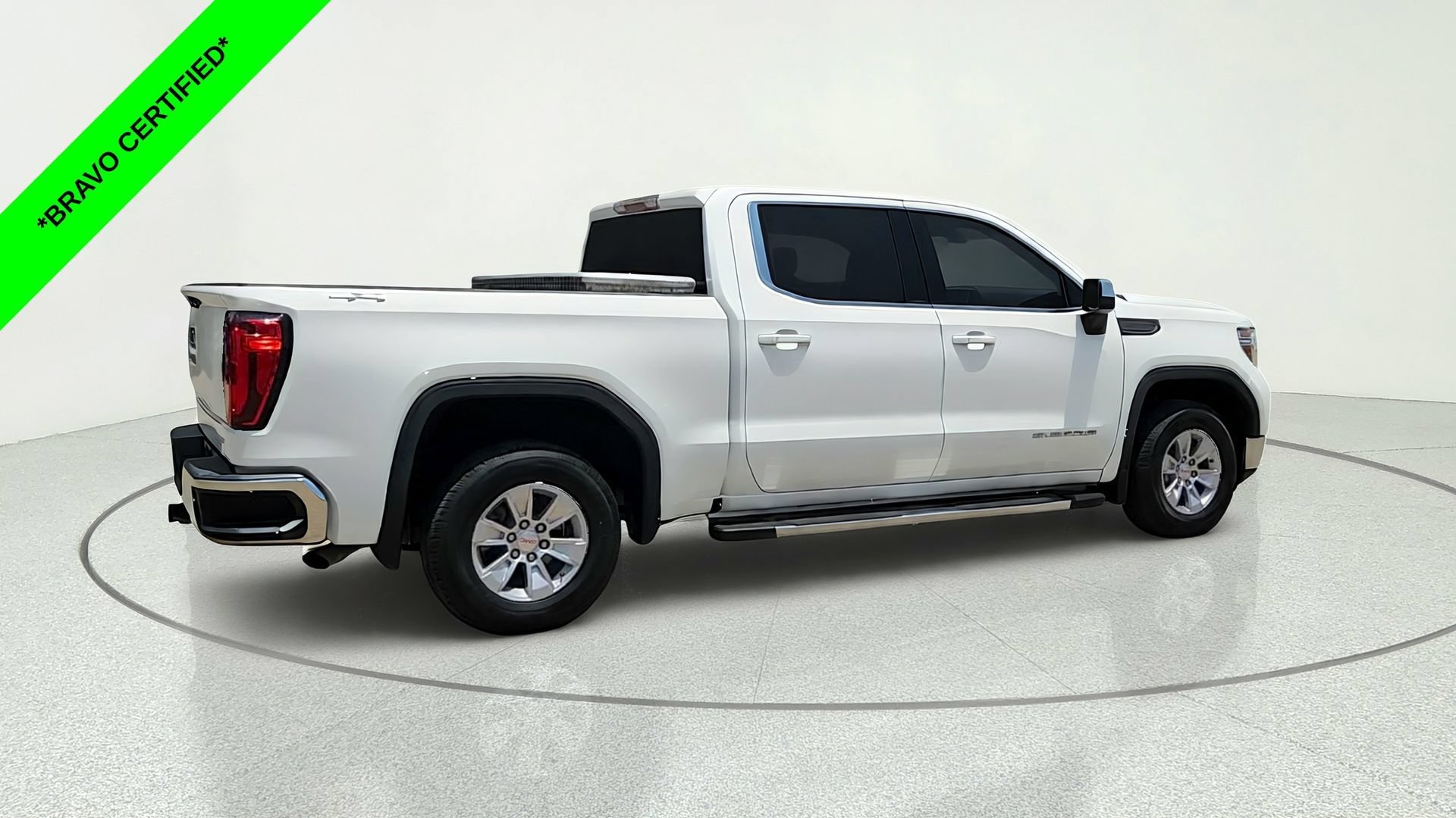 Used 2021 SUMMIT WHITE GMC SLE image 8
