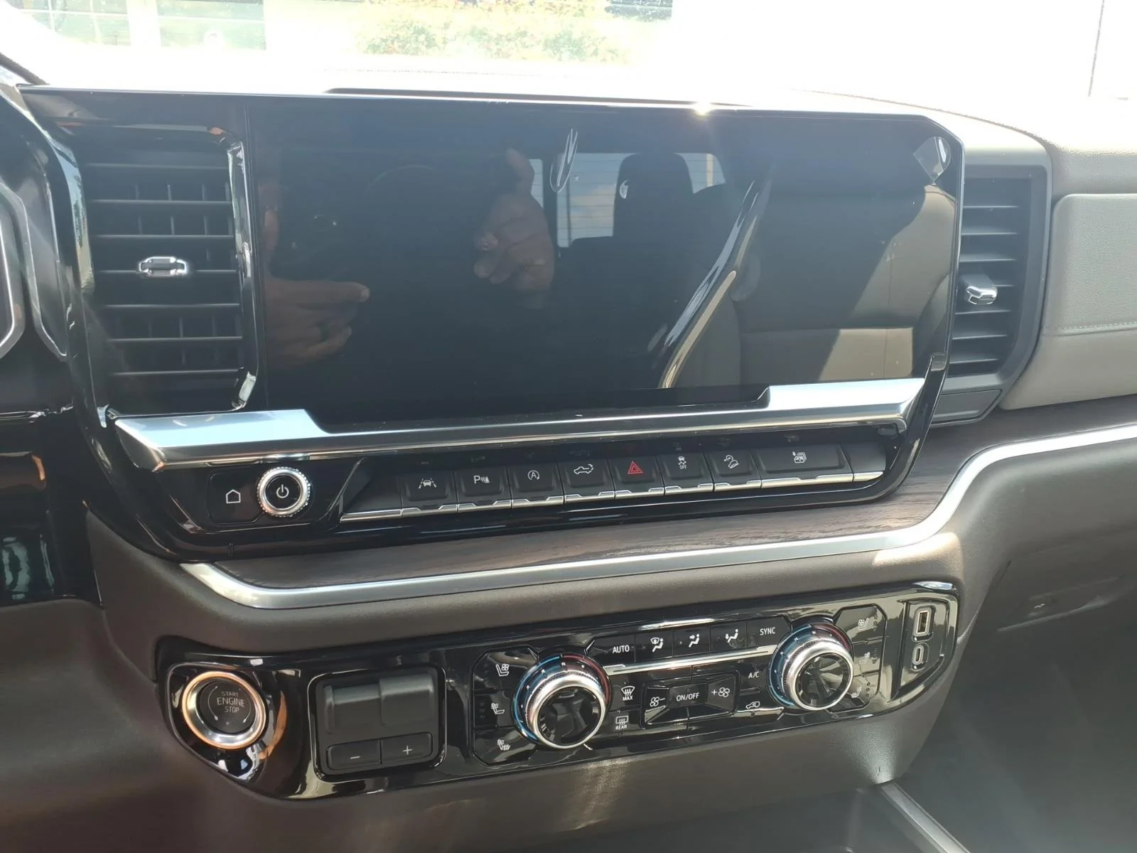 2026 GMC Sierra 1500 SLT - Photo 19