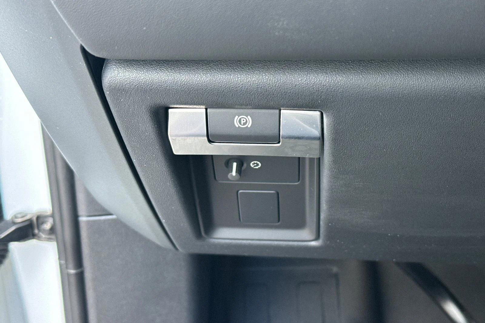 Used 2025  Land Rover S image 34