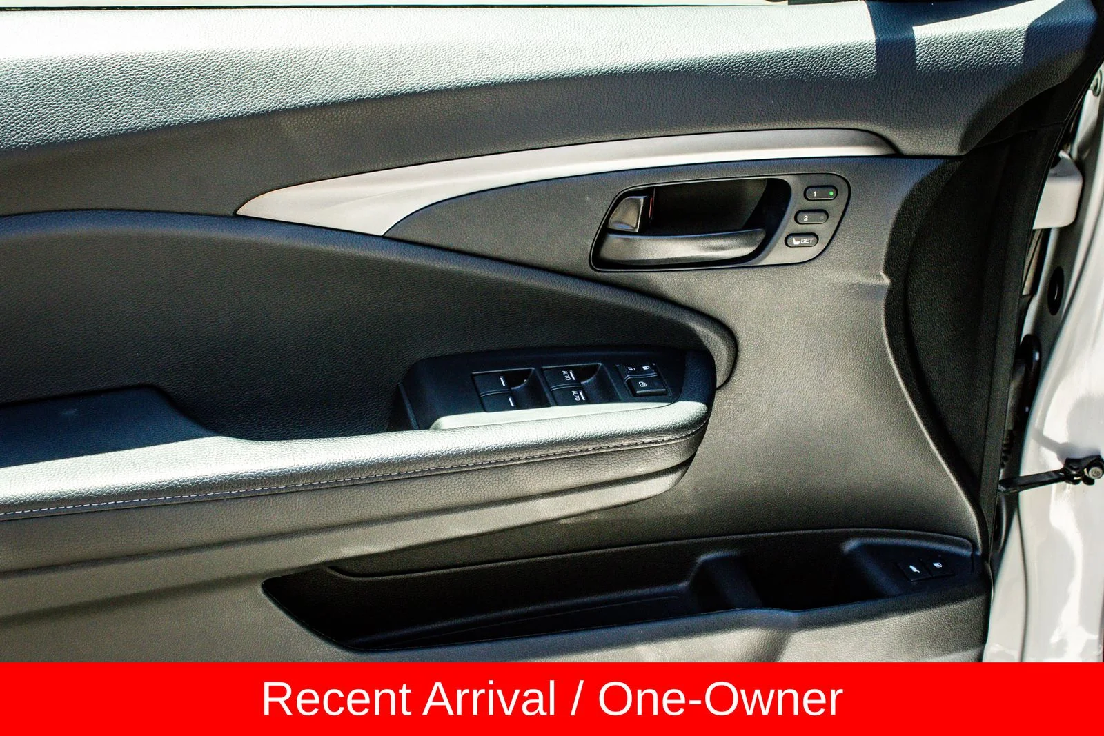 Used 2023 White Honda EX-L image 24