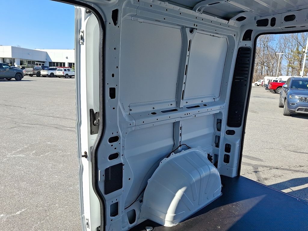 New 2026 Bright White Clearcoat RAM Base image 18