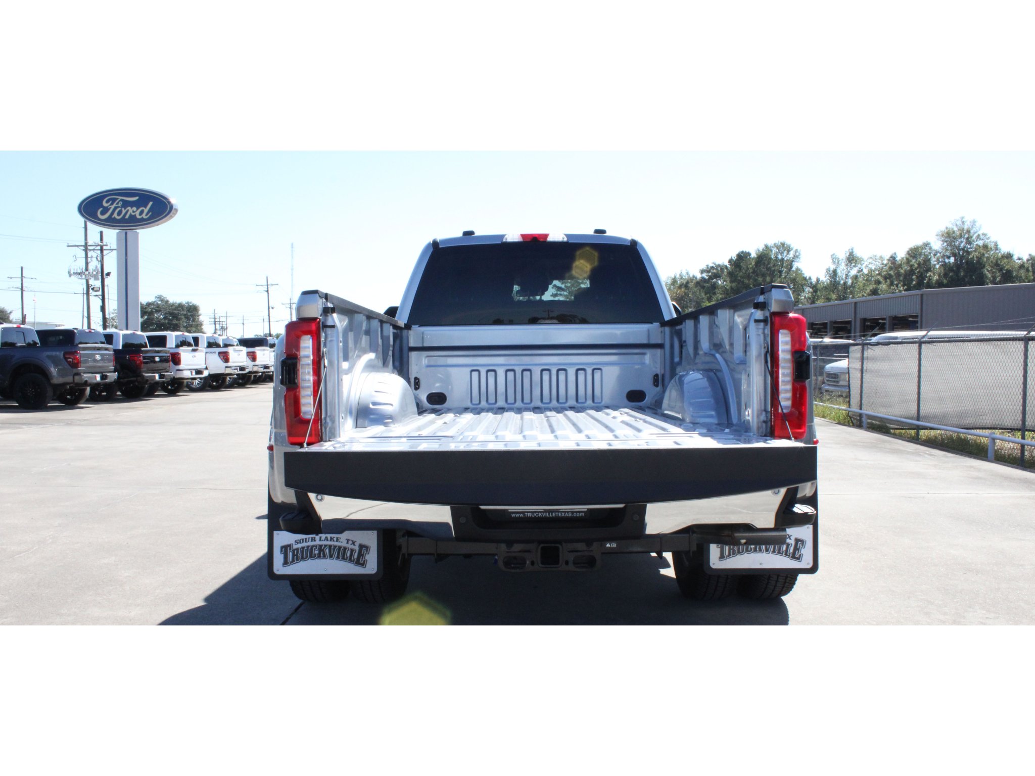 New 2027 Iconic Silver Metallic Ford LARIAT image 25