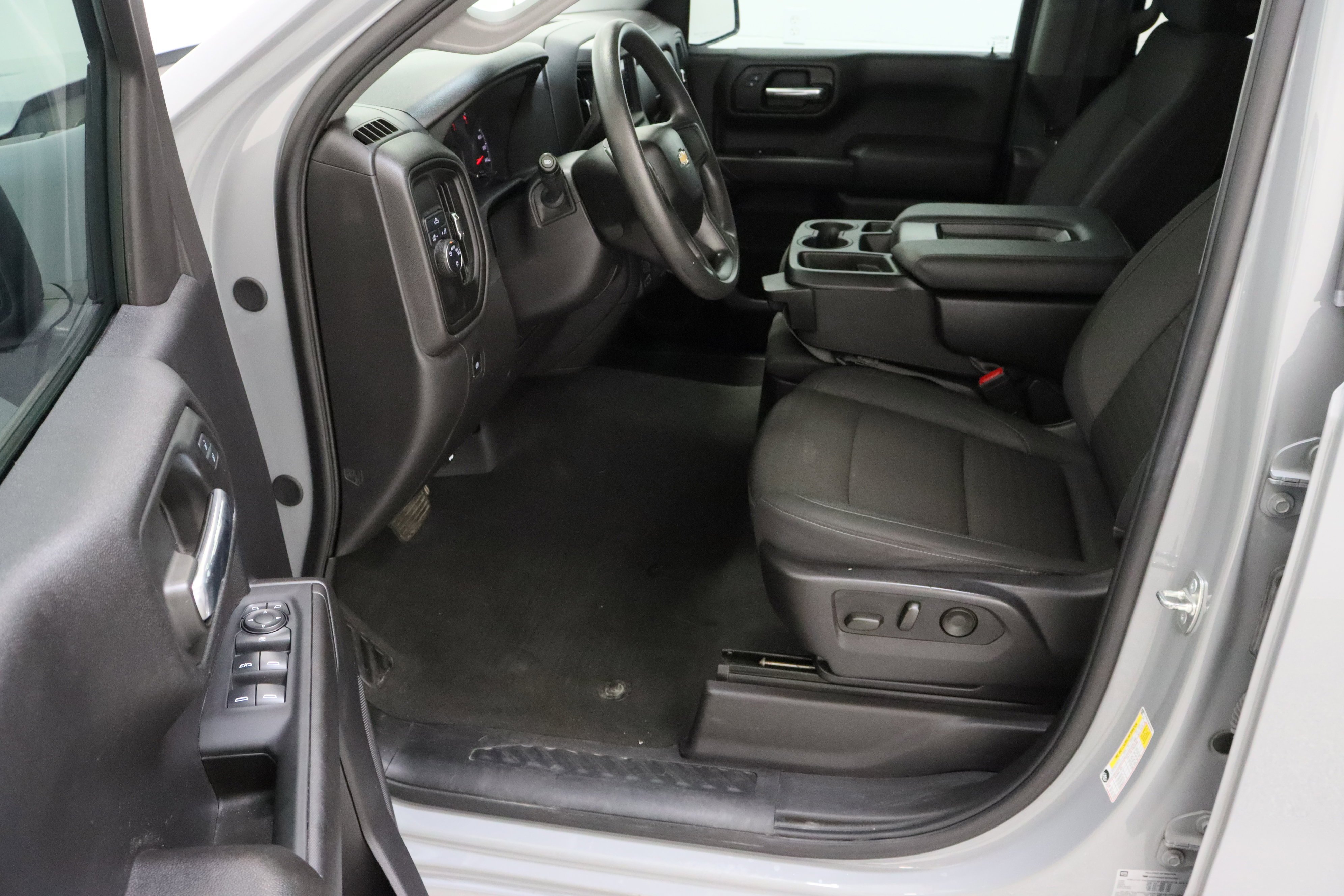 Used 2024 Slate Gray Metallic Chevrolet Custom 2.7T image 14