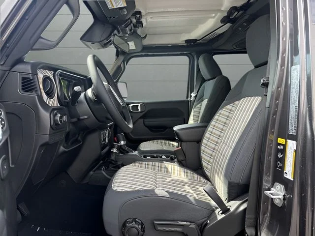 New 2026 Granite Crystal Metallic Clear-Coat Exterior Paint Jeep 85th Anniversary Edition image 10