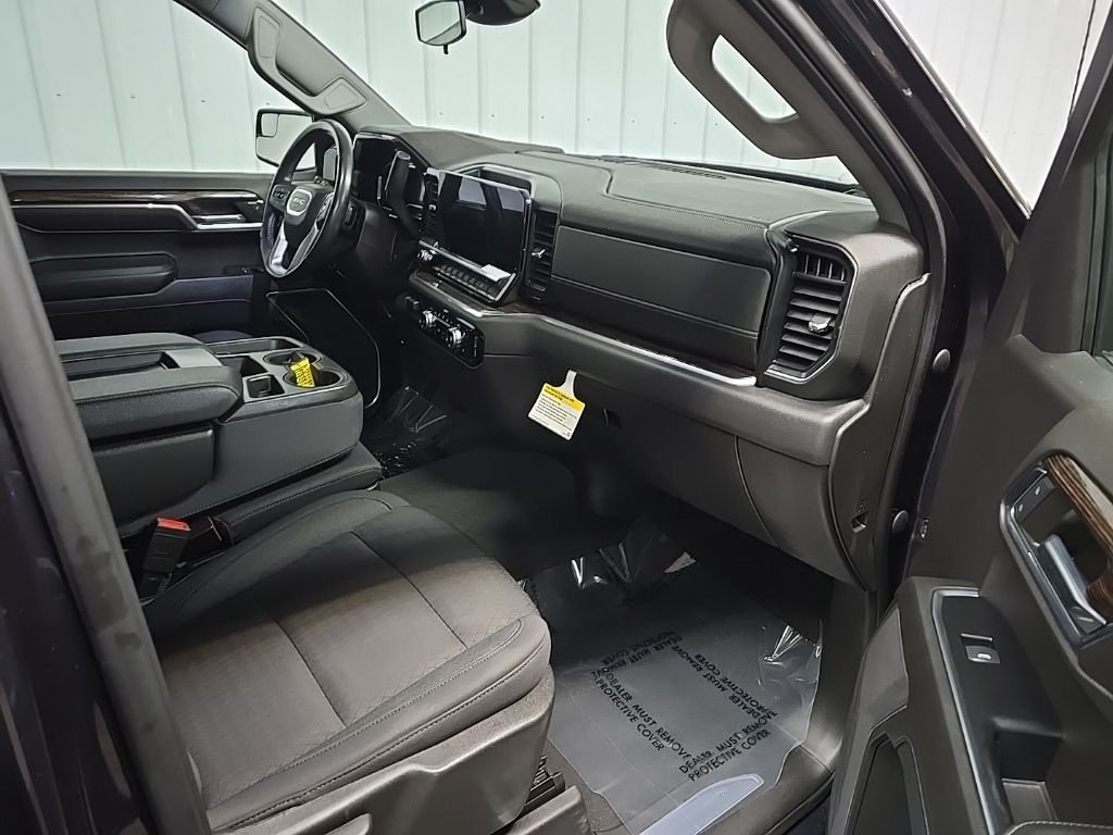 Used 2022 Silver GMC Elevation image 15