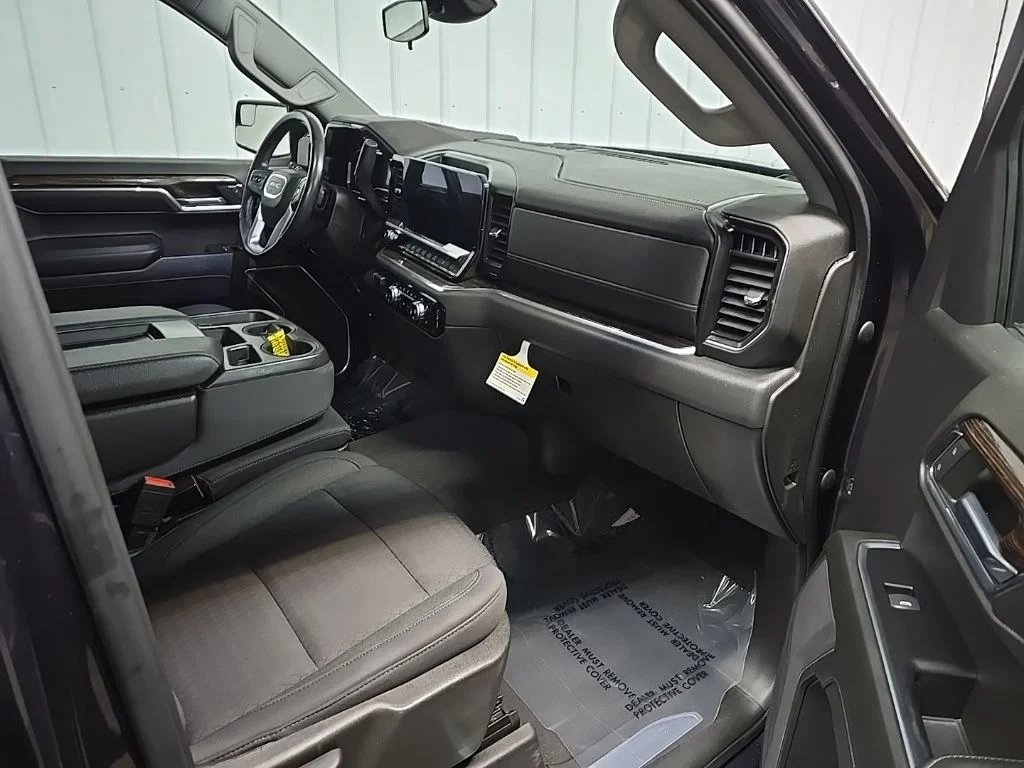 Used 2022 Silver GMC Elevation image 15