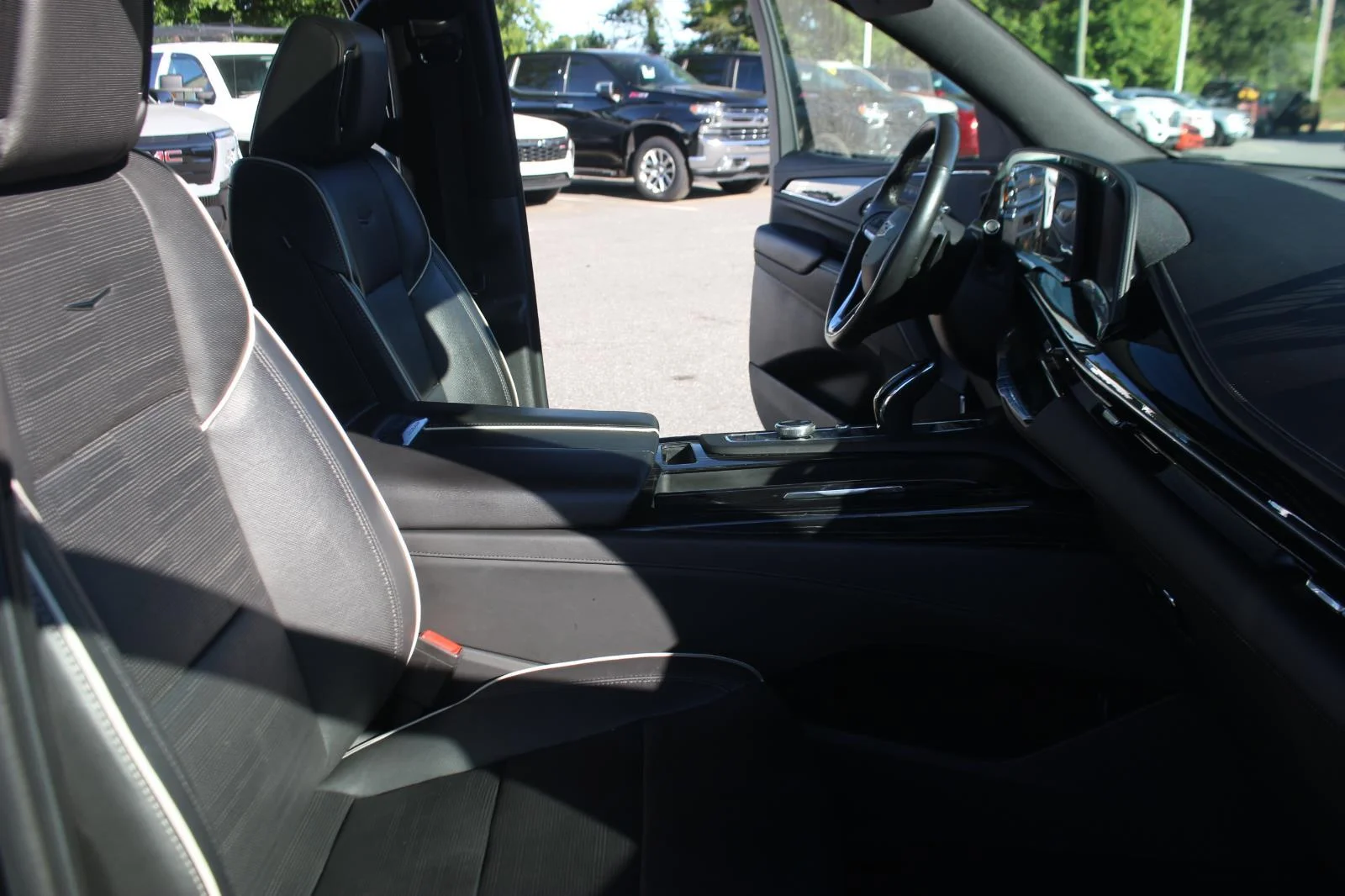Used 2021 BLACK RAVEN Cadillac Sport image 35