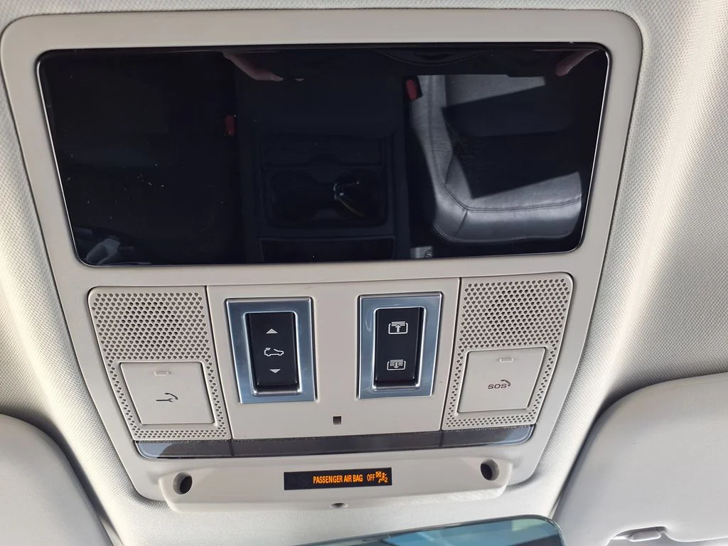 Used 2023 Black Land Rover SE image 26
