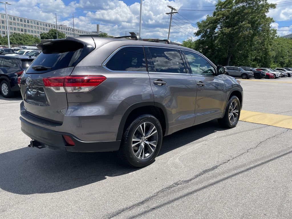 Used 2018 Gray Toyota LE image 8