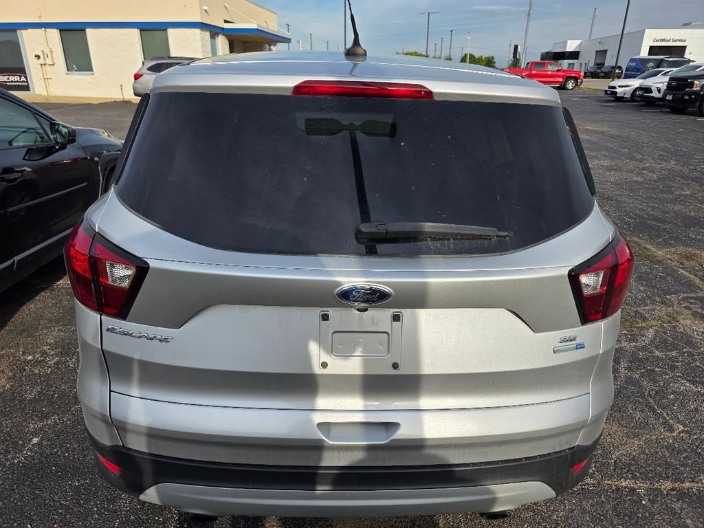 Used 2019 Ingot Silver Ford SE image 3