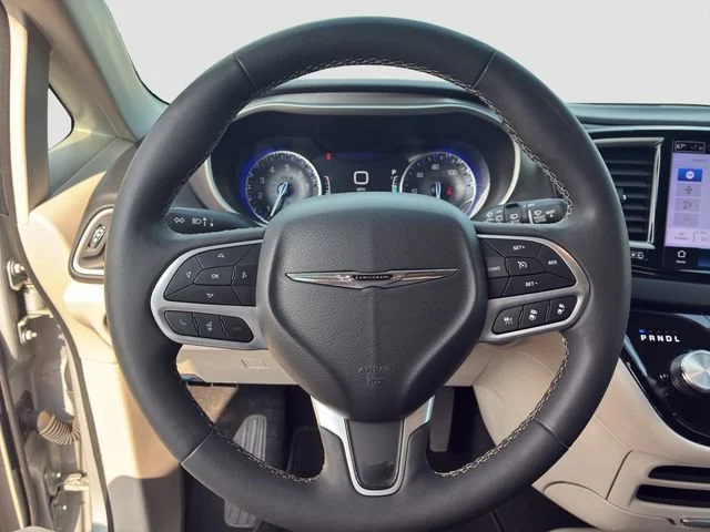 Used 2024 Silver Mist Chrysler Touring L image 18