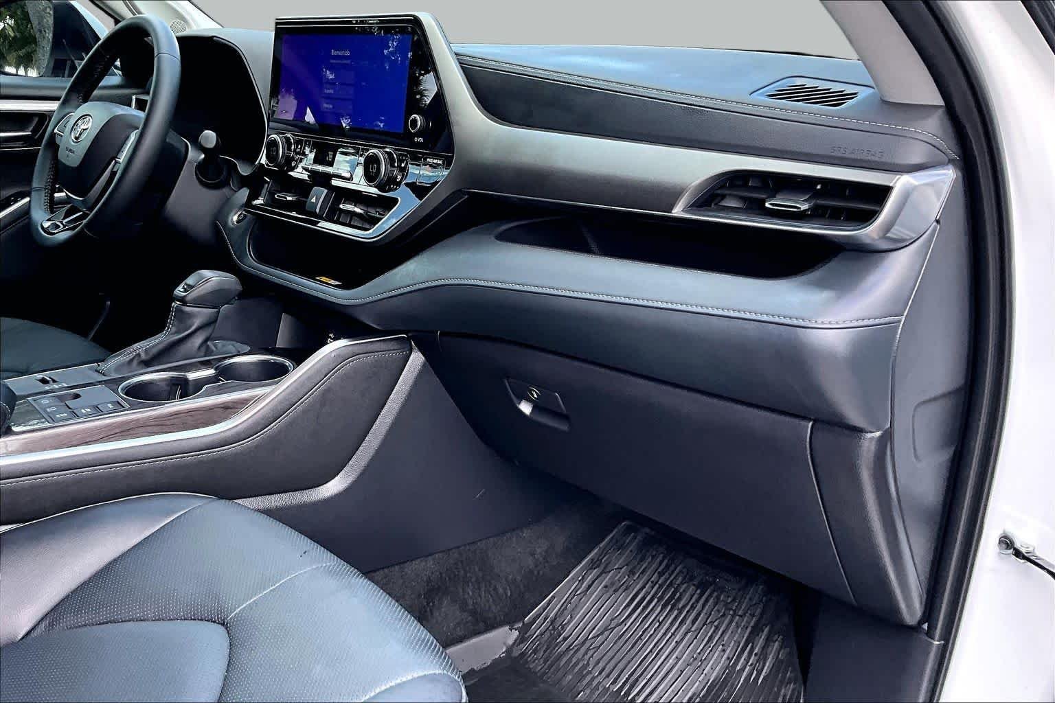 Used 2025 Wind Chill Pearl Toyota Hybrid Limited image 19