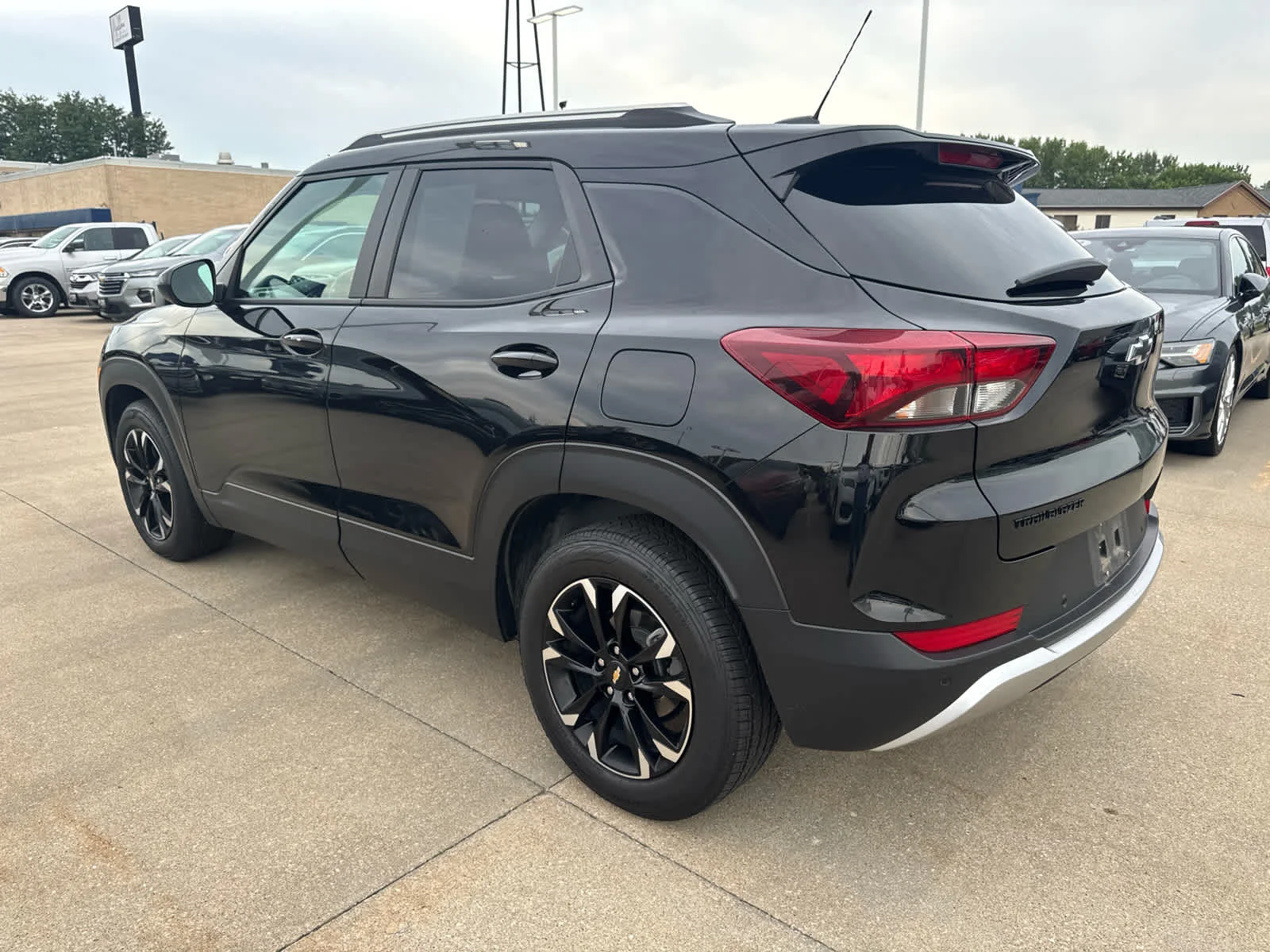 Used 2021 Mosaic Black Metallic Chevrolet LT image 3