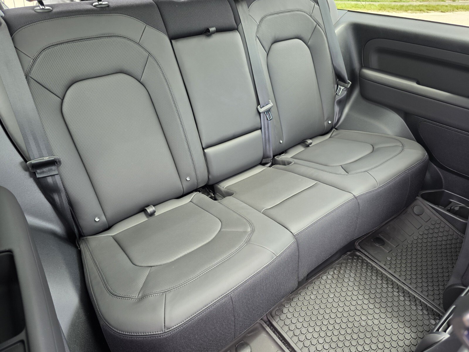 New 2026 Santorini Black LAND ROVER V8 image 5