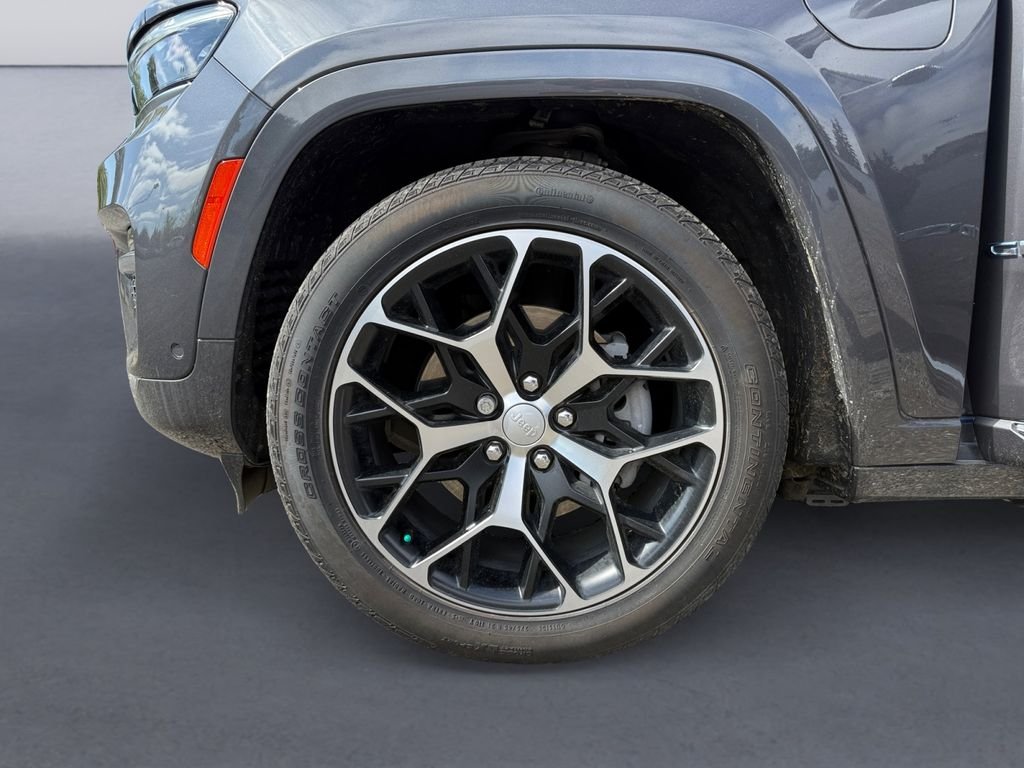 Used 2023 Gray Jeep Summit Reserve 4xe image 10