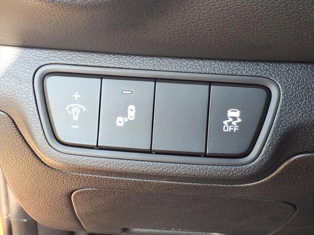 2024 Kia Forte LXS - Photo 19