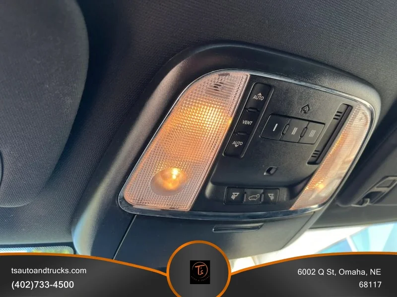 Used 2019 White Dodge R/T Sport Utility 4D image 20