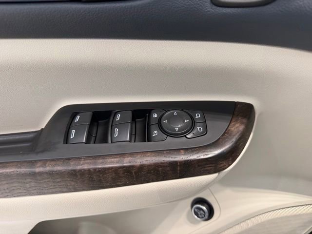 Used 2023 White Frost Tricoat GMC Denali image 25