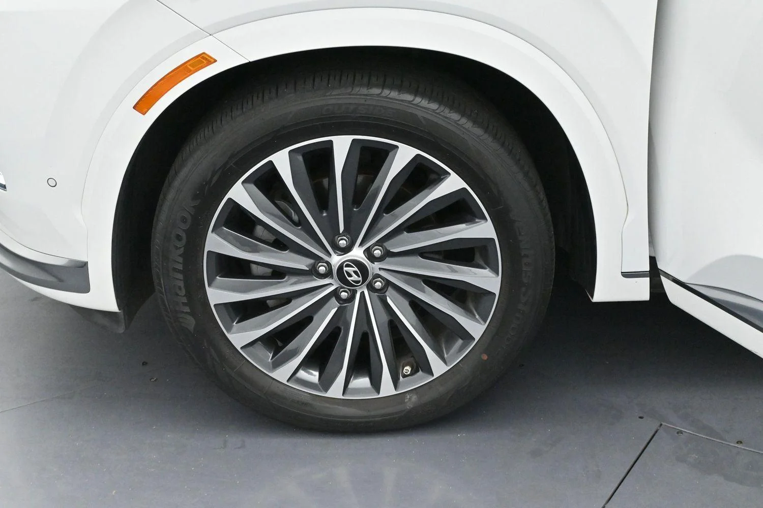 Used 2024 Hyper White Hyundai Calligraphy image 43