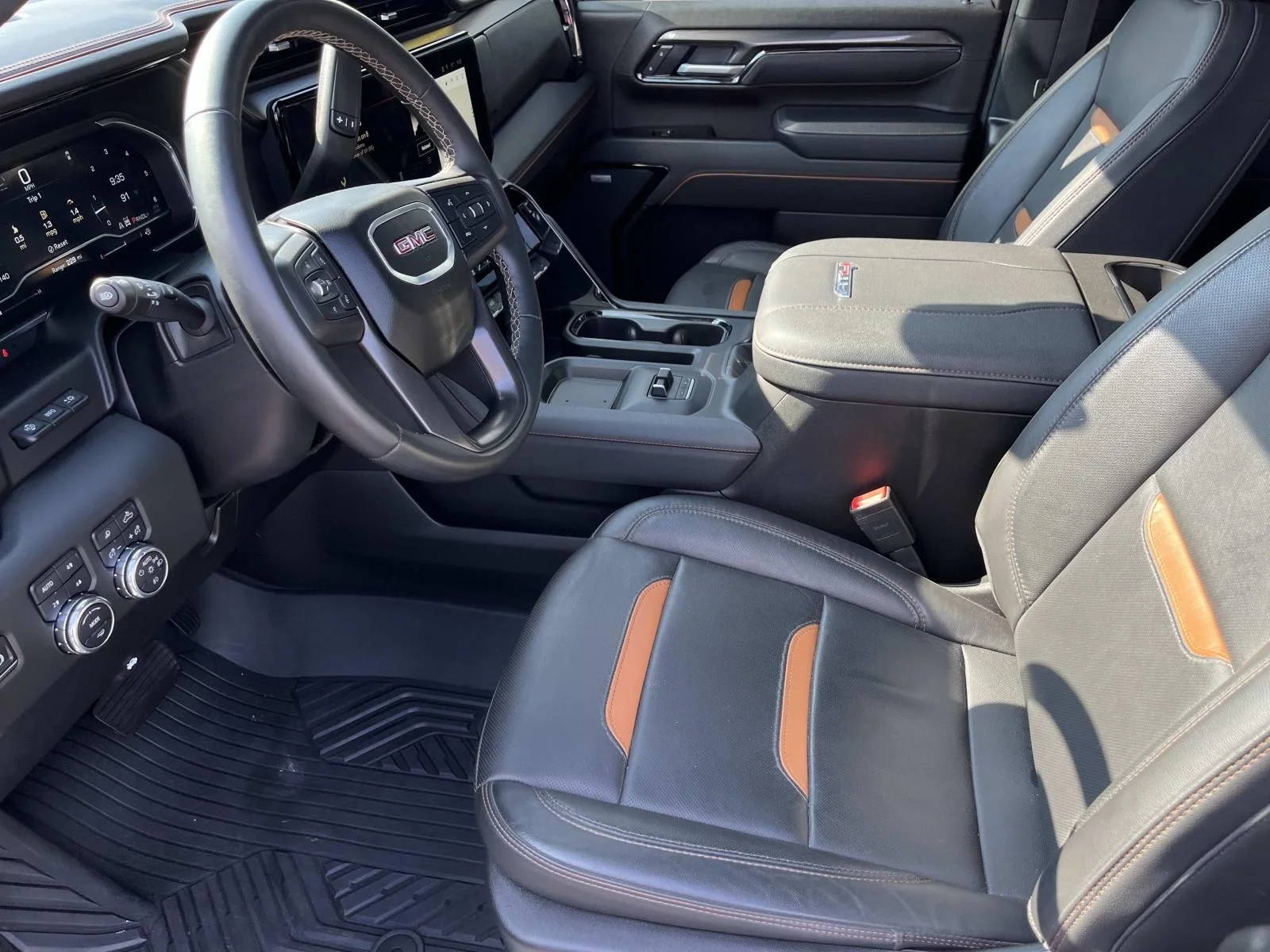 Used 2025 White GMC AT4 image 26