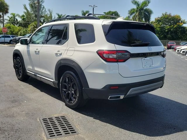 Used 2025 White Honda Touring image 6
