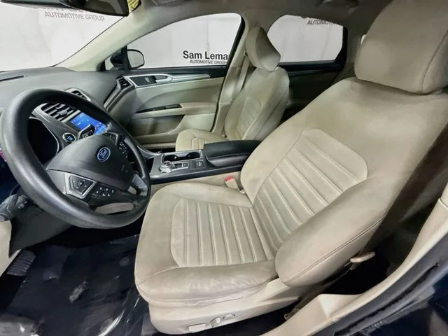 Used 2020 Blue Ford SE image 19