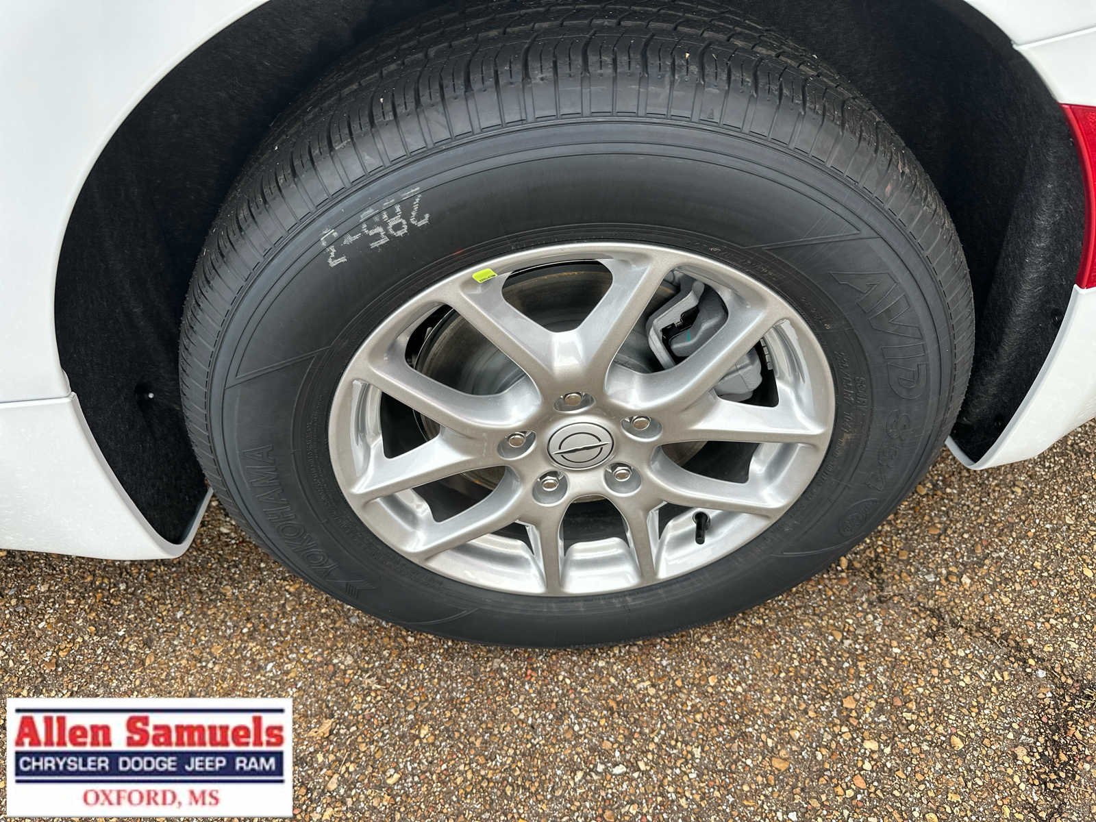 2026 Chrysler Pacifica Select - Photo 40