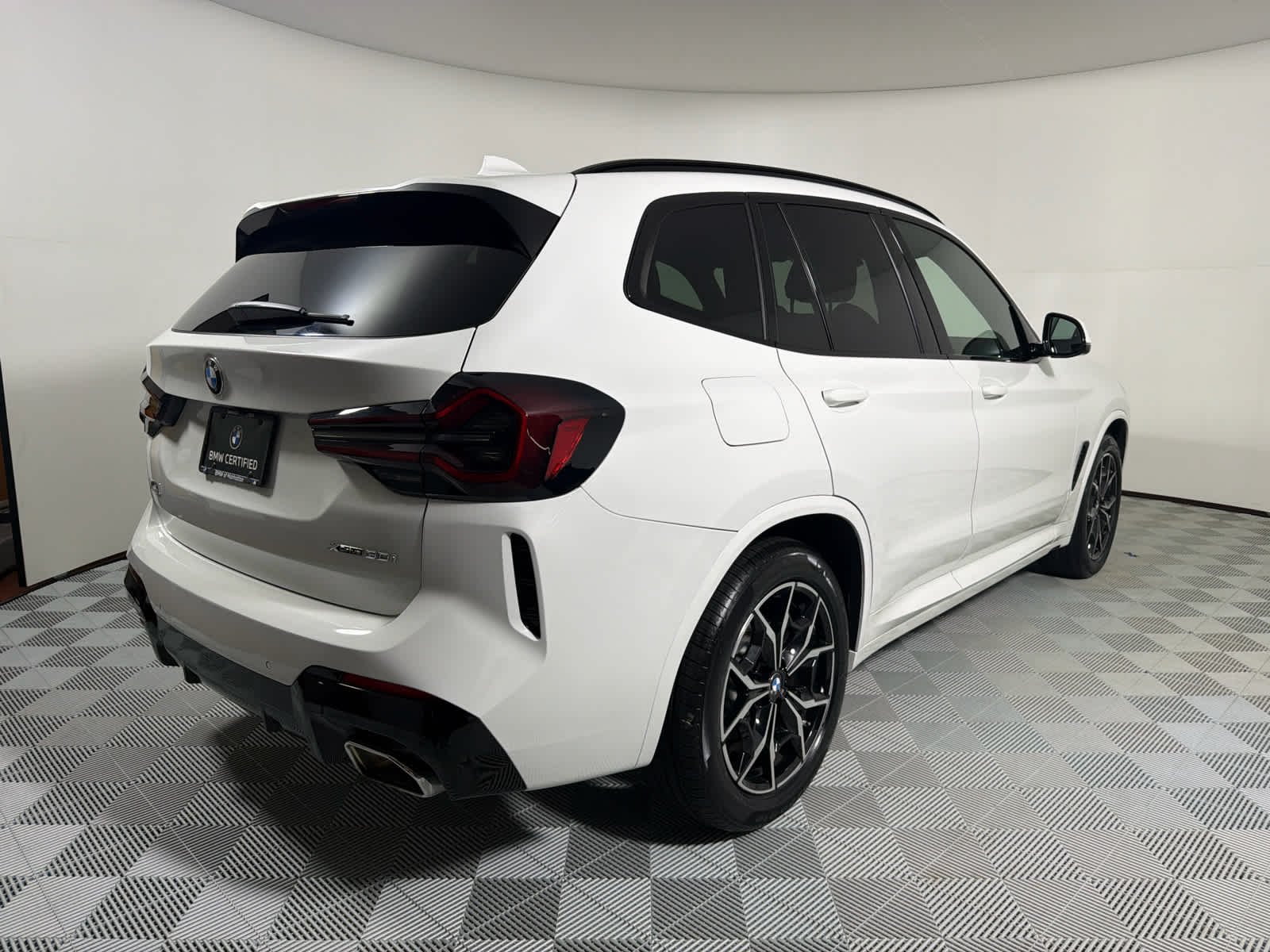 Used 2023 Alpine White BMW xDrive30i image 5