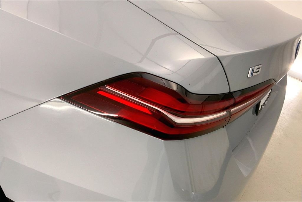 Used 2025 Brooklyn Grey Metallic BMW  image 28