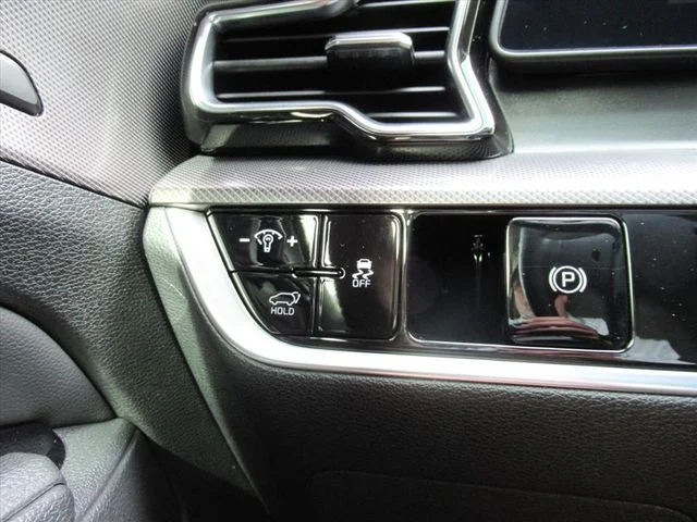 Used 2025 White Kia SX image 21