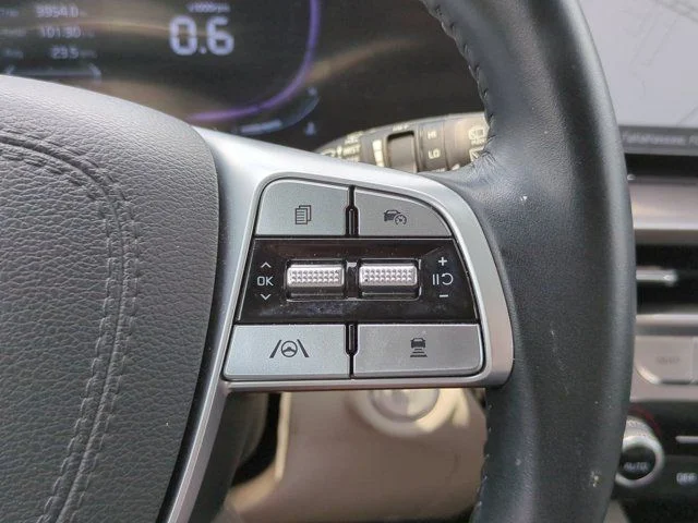 Certified Used 2025 White Kia S image 27