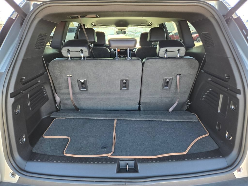 Used 2024 Sterling Metallic GMC AT4 image 14