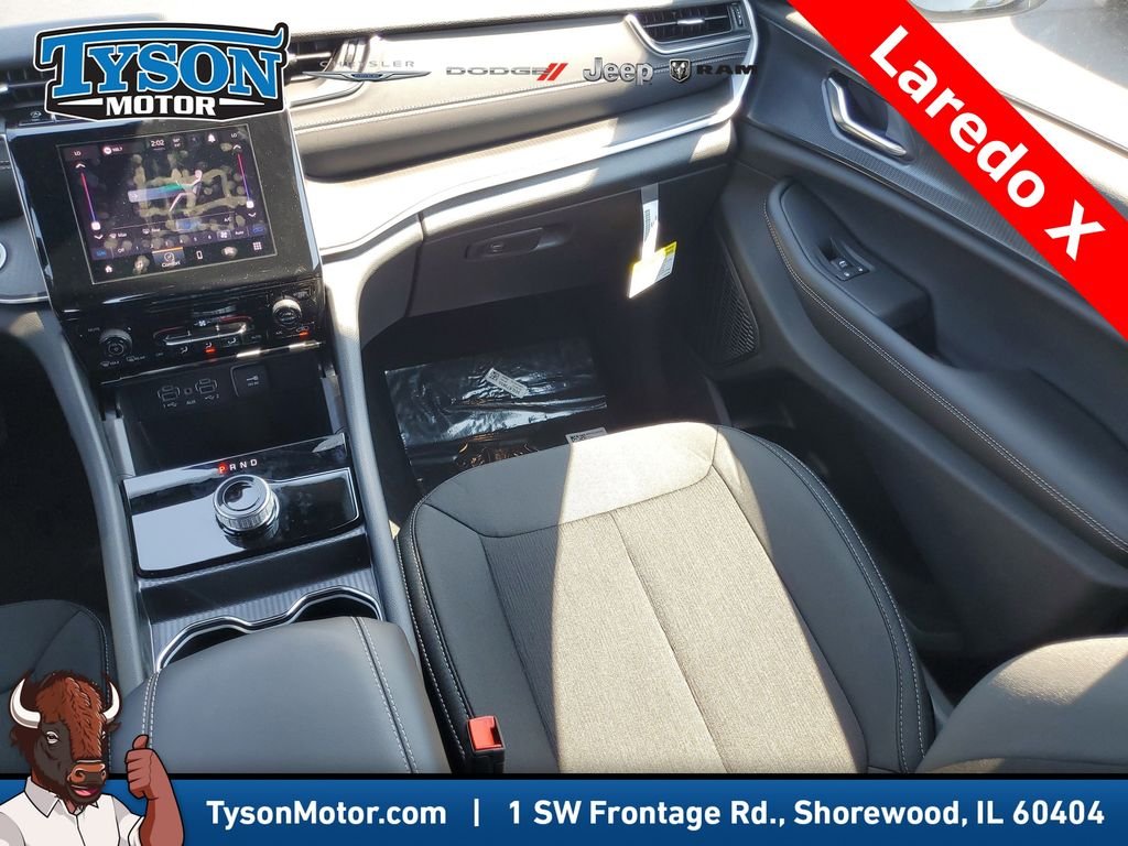 2025 Jeep Grand Cherokee Laredo - Photo 13