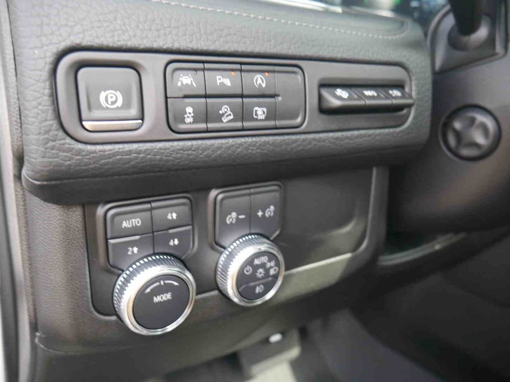Used 2024  GMC Denali image 29