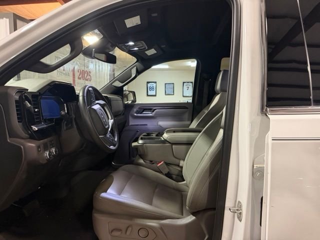 Used 2023 White GMC SLT image 9