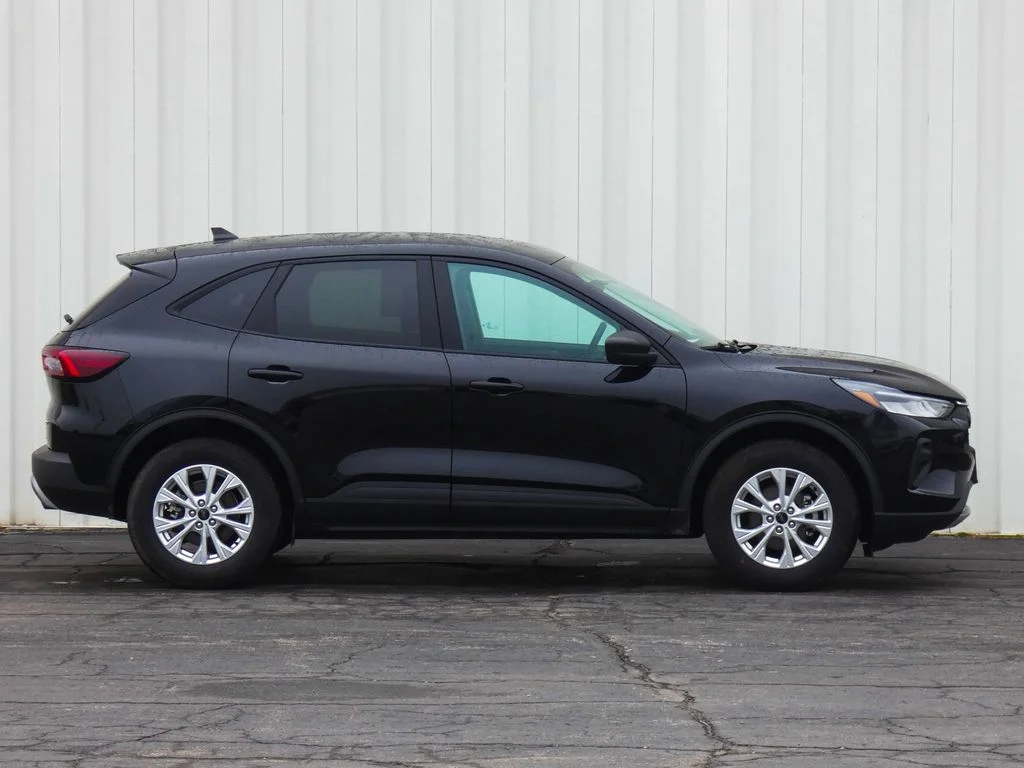 Used 2025 Ford Escape Active with VIN 1FMCU9GN7SUA63286 for sale in Kansas City