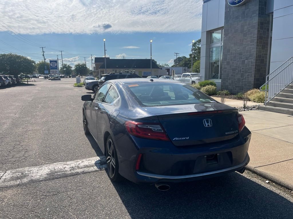 Used 2016  Honda Touring image 6