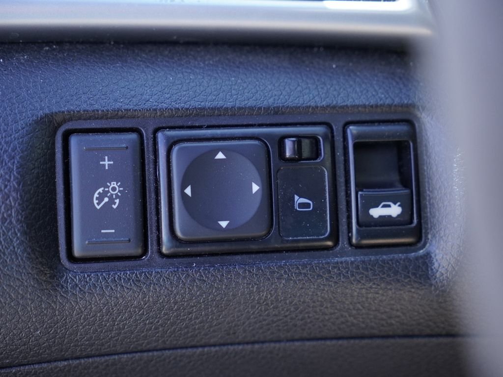 Used 2017 Black Nissan SR image 9