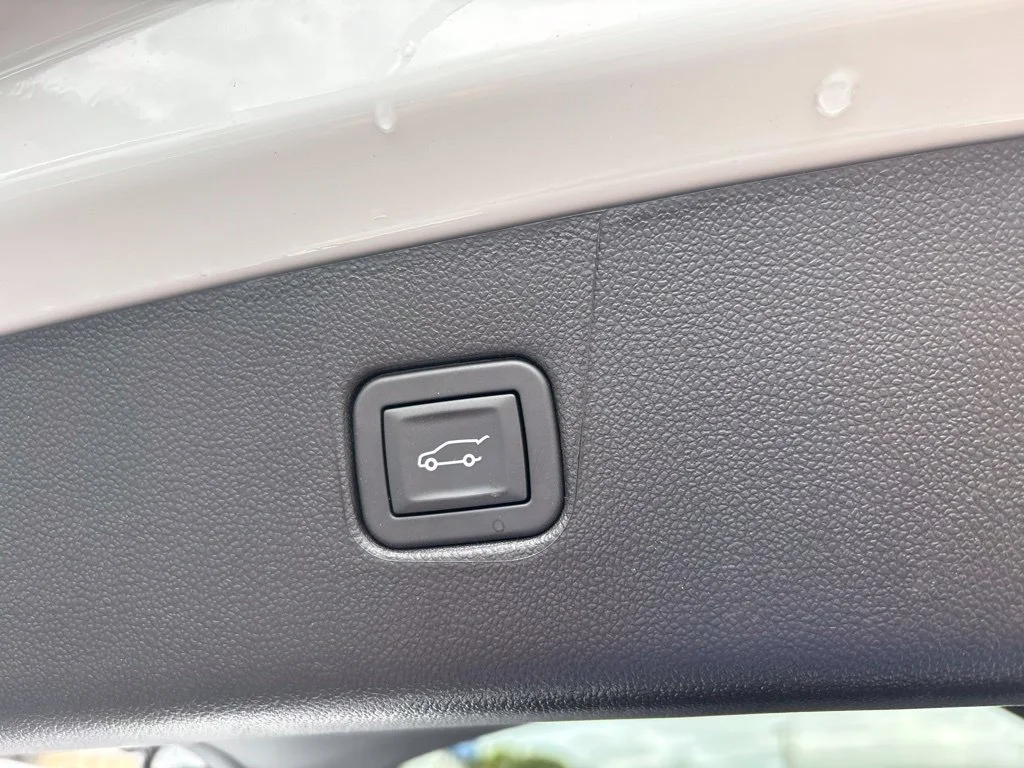 New 2026 Summit White Chevrolet 2LT image 34