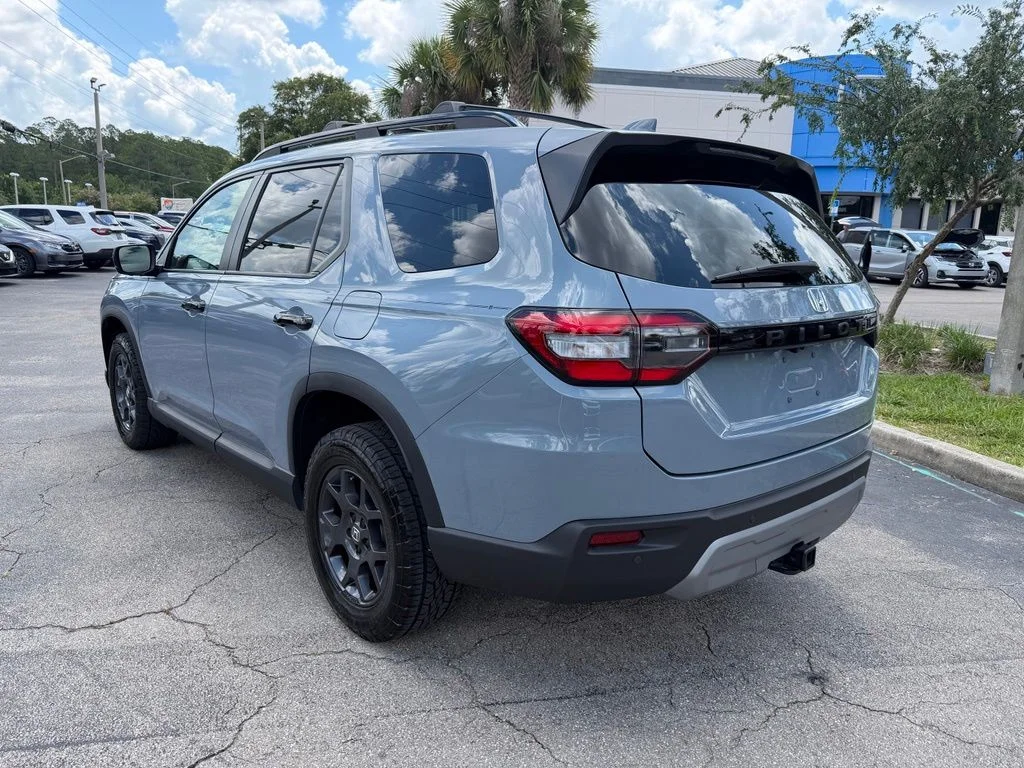 Certified Used 2025 Sonic Gray Pearl Honda AWD TrailSport image 4