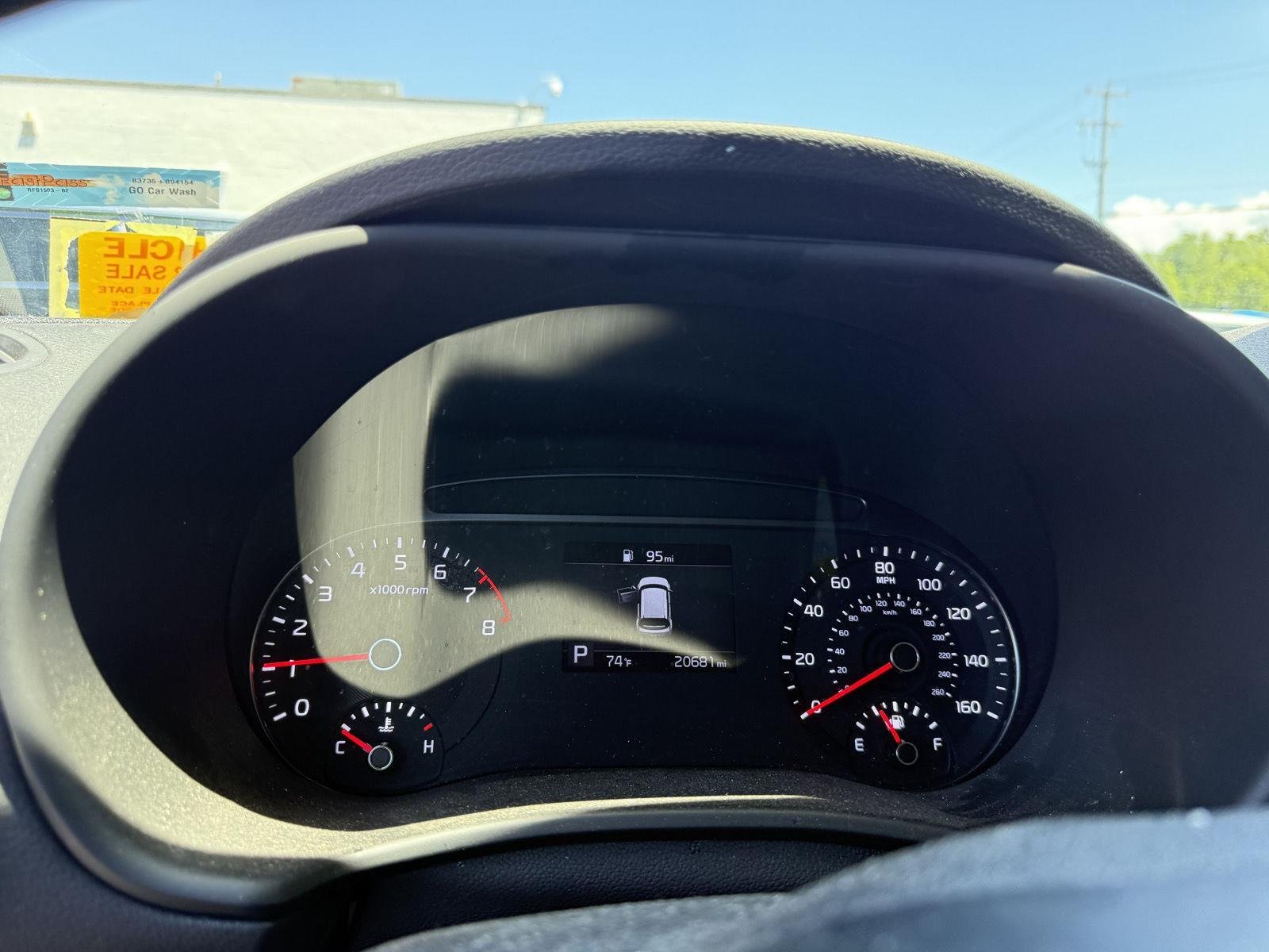 Used 2022 Snow White Pearl Kia  image 6