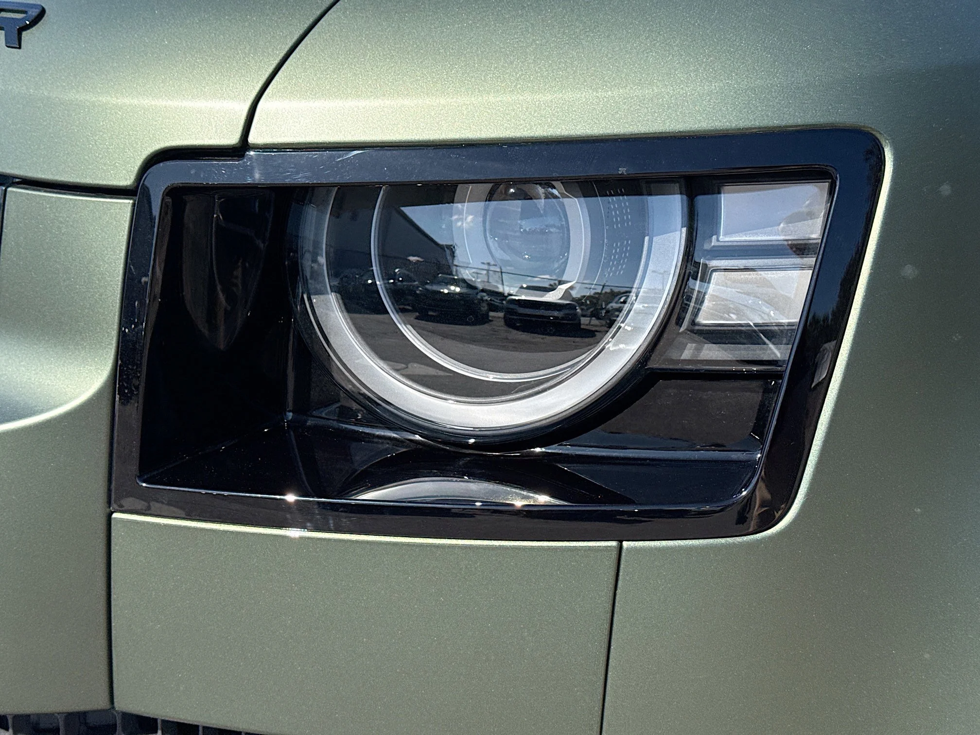 New 2026 Woolstone Green Metallic Land Rover X-Dynamic SE image 9
