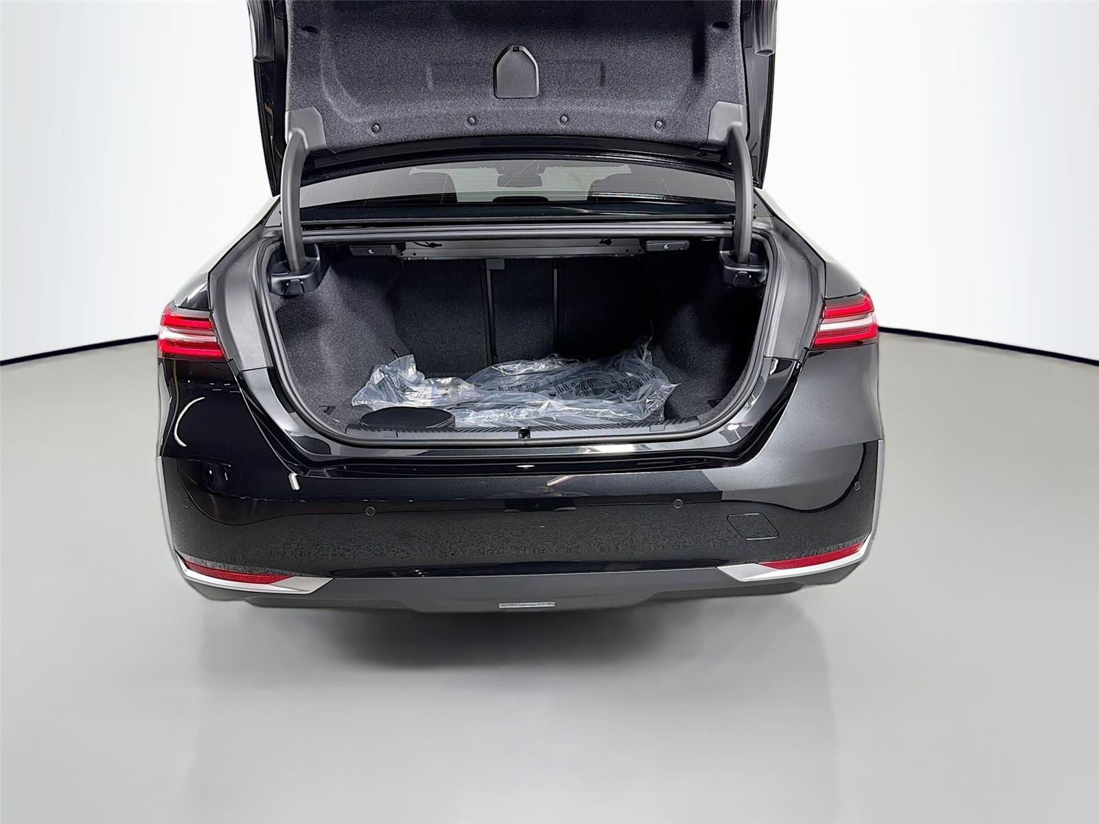 New 2026 Black Sapphire Metallic BMW 530i xDrive image 27