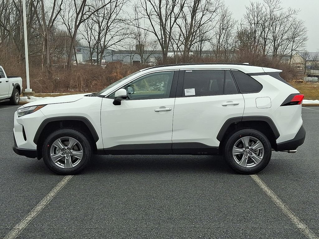 2025 Toyota RAV4 XLE - Photo 9