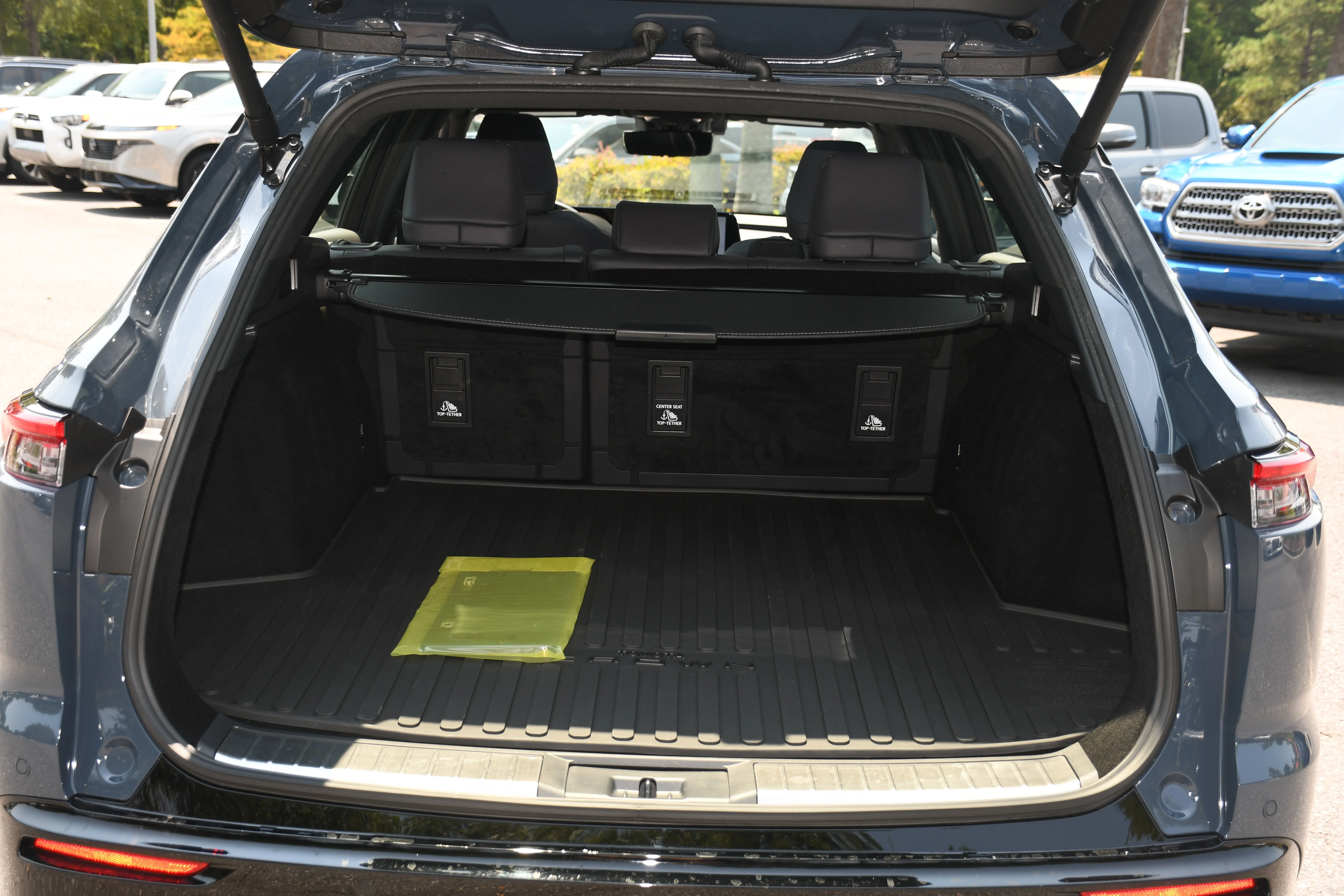 2025 Toyota Crown Signia Limited - Photo 19