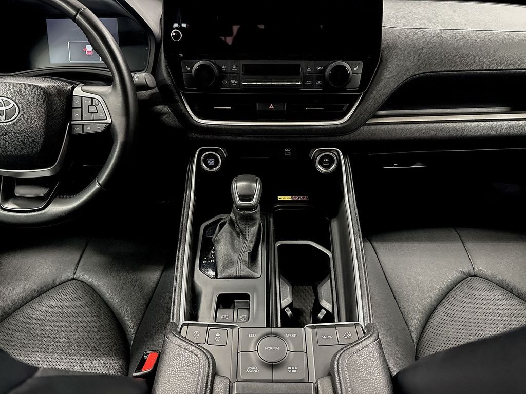 Used 2025 White Toyota XLE image 18