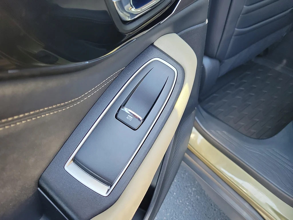 Used 2024 GREEN Subaru Limited image 14