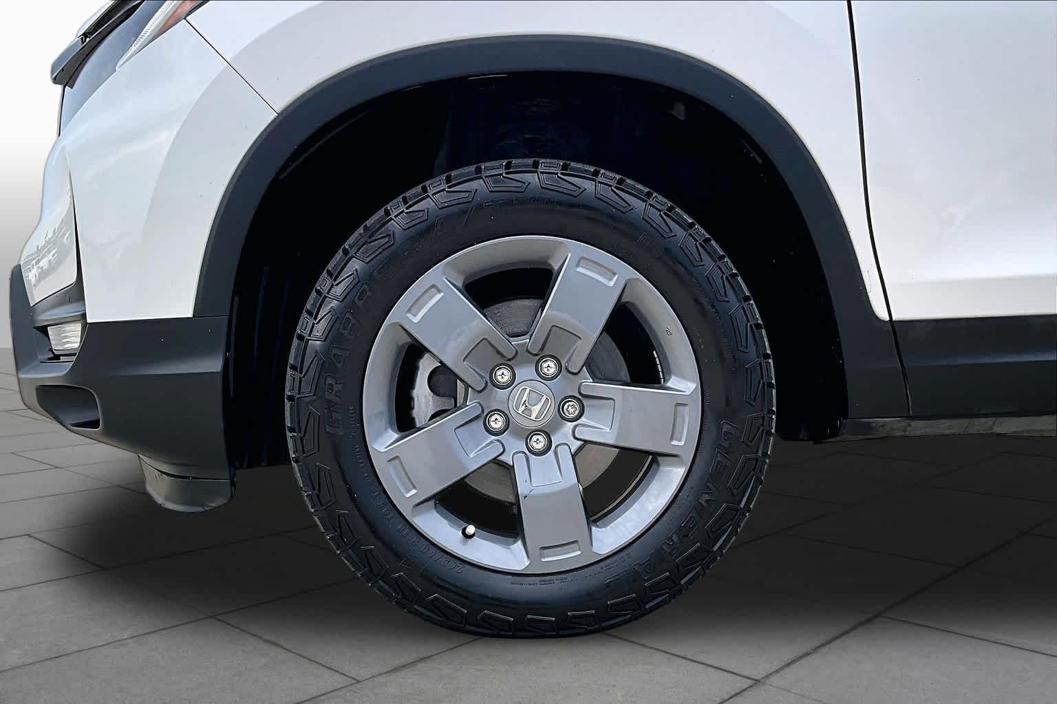 Used 2024 Platinum White Pearl Honda TrailSport image 11